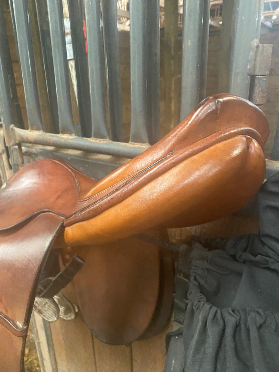 CROSBY England Crosby jumping saddle 17.5” (5)