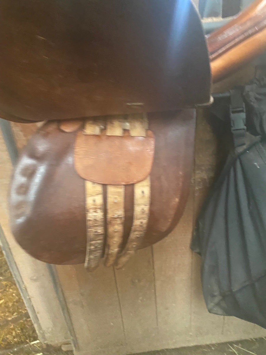 CROSBY England Crosby jumping saddle 17.5” (4)