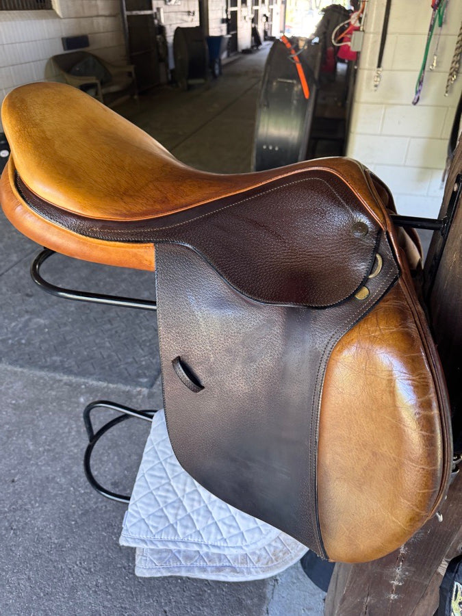 BEVAL 18” Beval Jump Saddle (2)