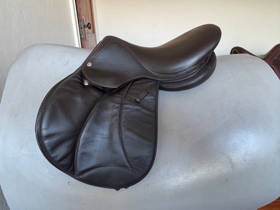 VOLTAIRE 15.5” 2019 Voltaire Welli Saddle - Children’s / Pony - 0A - Full Buffalo