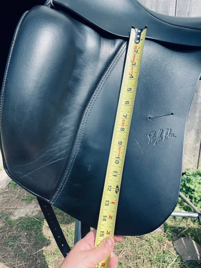 CUSTOM SADDLERY Black dressage saddle 17” (2)
