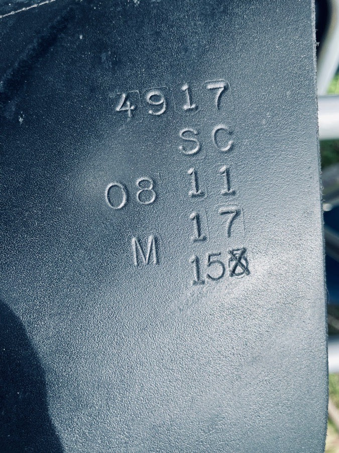 CUSTOM SADDLERY Black dressage saddle 17” (4)