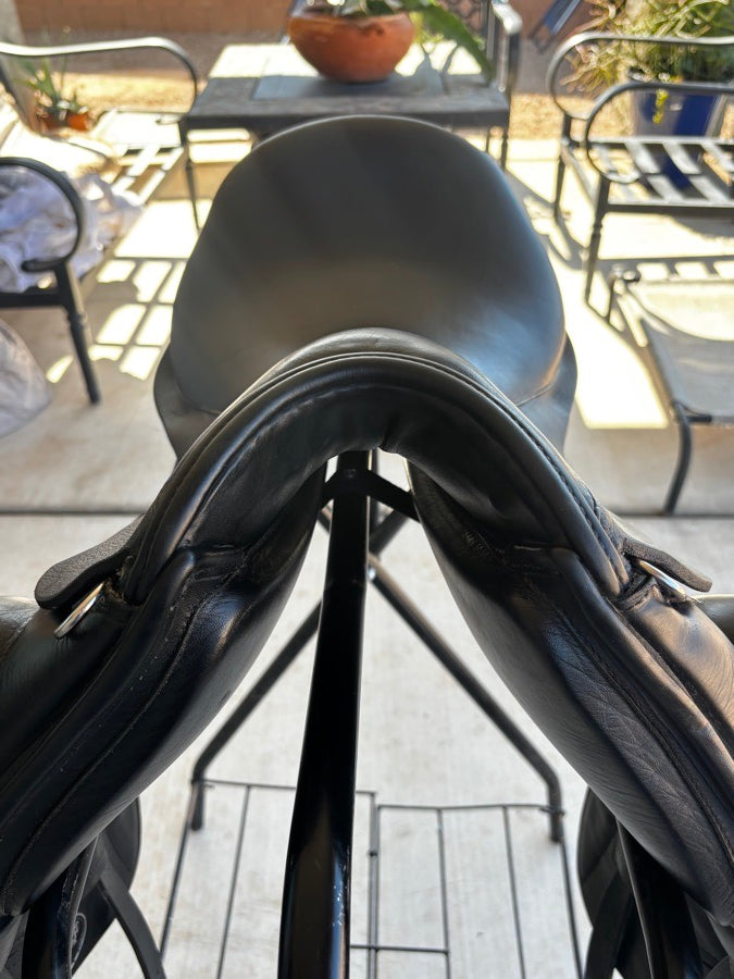 CUSTOM SADDLERY Custom Saddlery 17.5” Wolfgang Omni Monoflap Dressage Saddle (4)