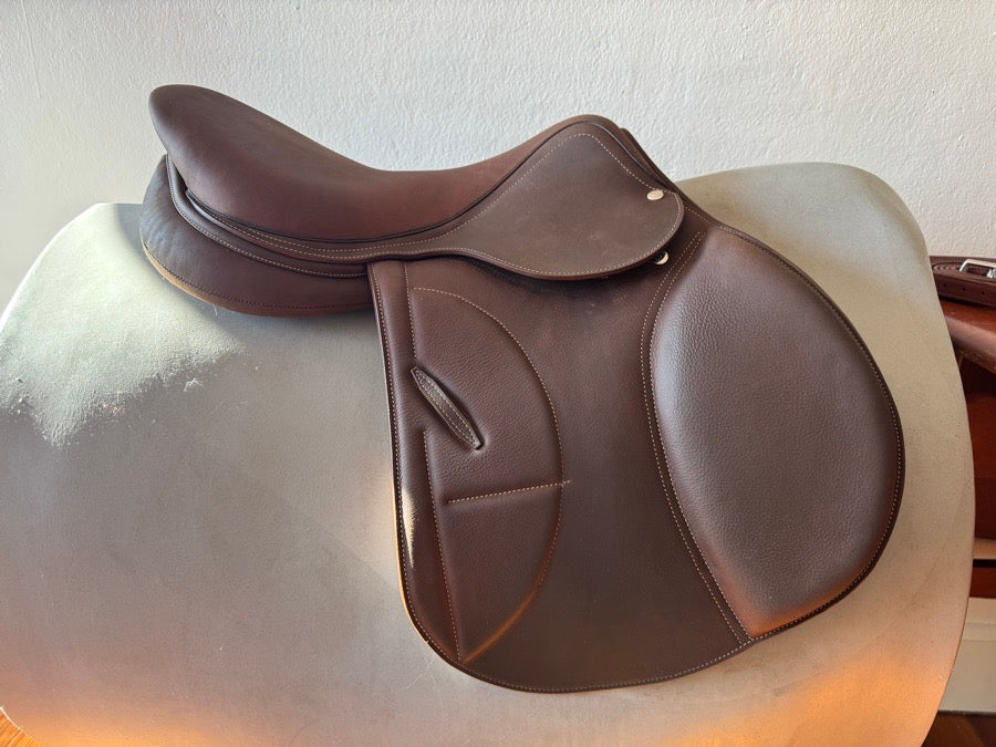 ARION 17โ 2023 Arion J2 Saddle - Q2 - Full Buffalo - Shoulder Freedom Panels - NEW (2)
