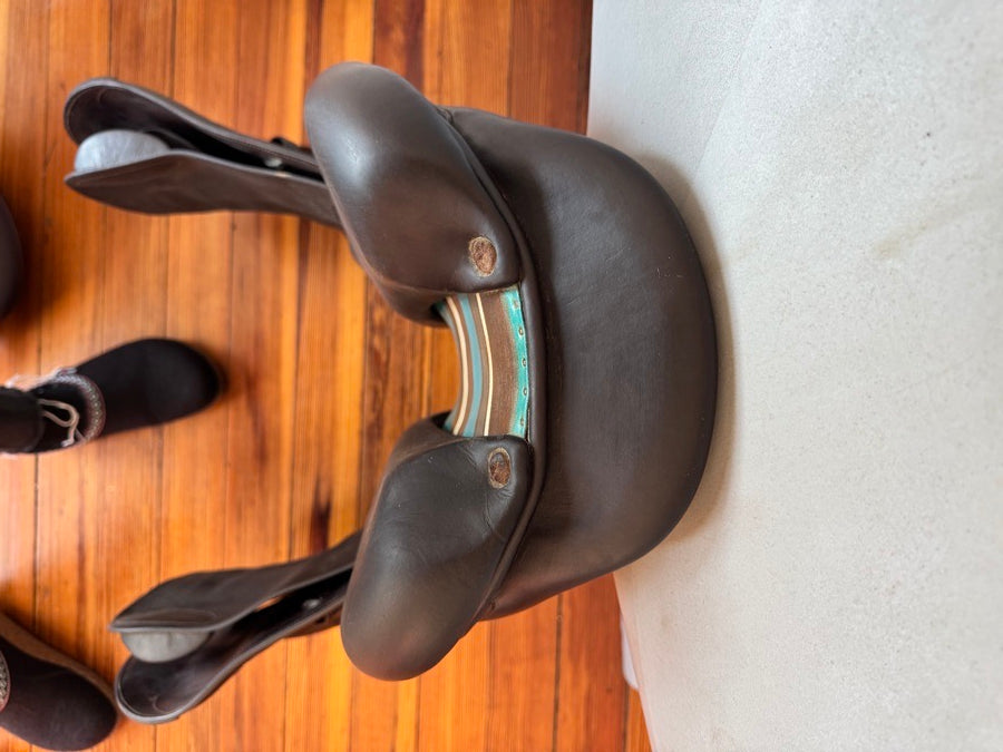 VOLTAIRE 18” Voltaire Stuttgart PRO Saddle - 2018 - 3A - Full Buffalo (5)
