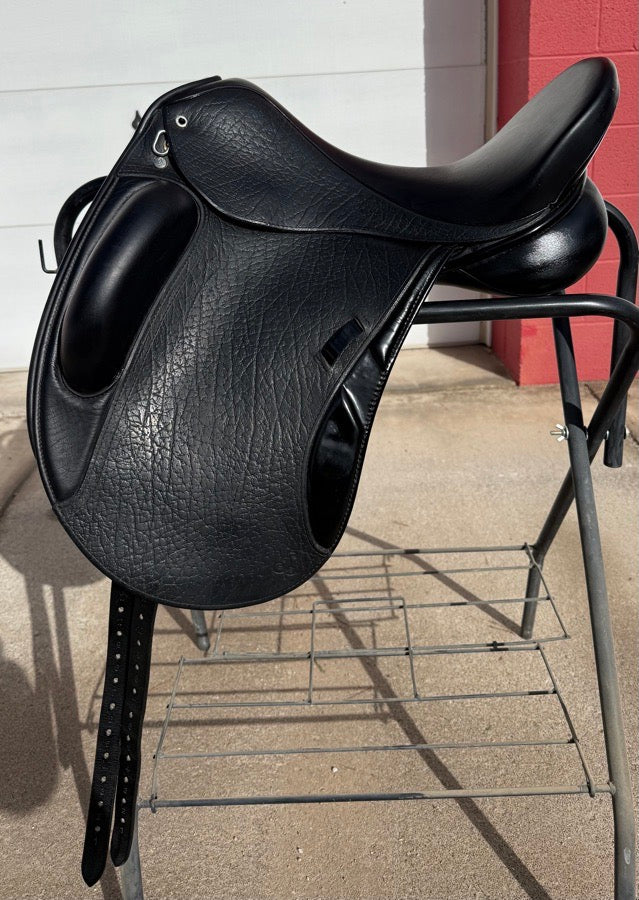 OTHER Superior Saddlery Dressage Saddle