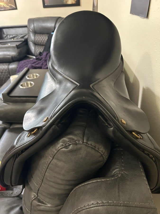 COLLEGIATE Collegiate Jessica 17.5” dressage saddle (2)