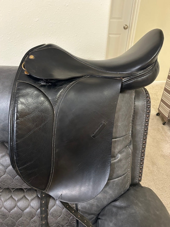 COLLEGIATE Collegiate Jessica 17.5” dressage saddle (3)