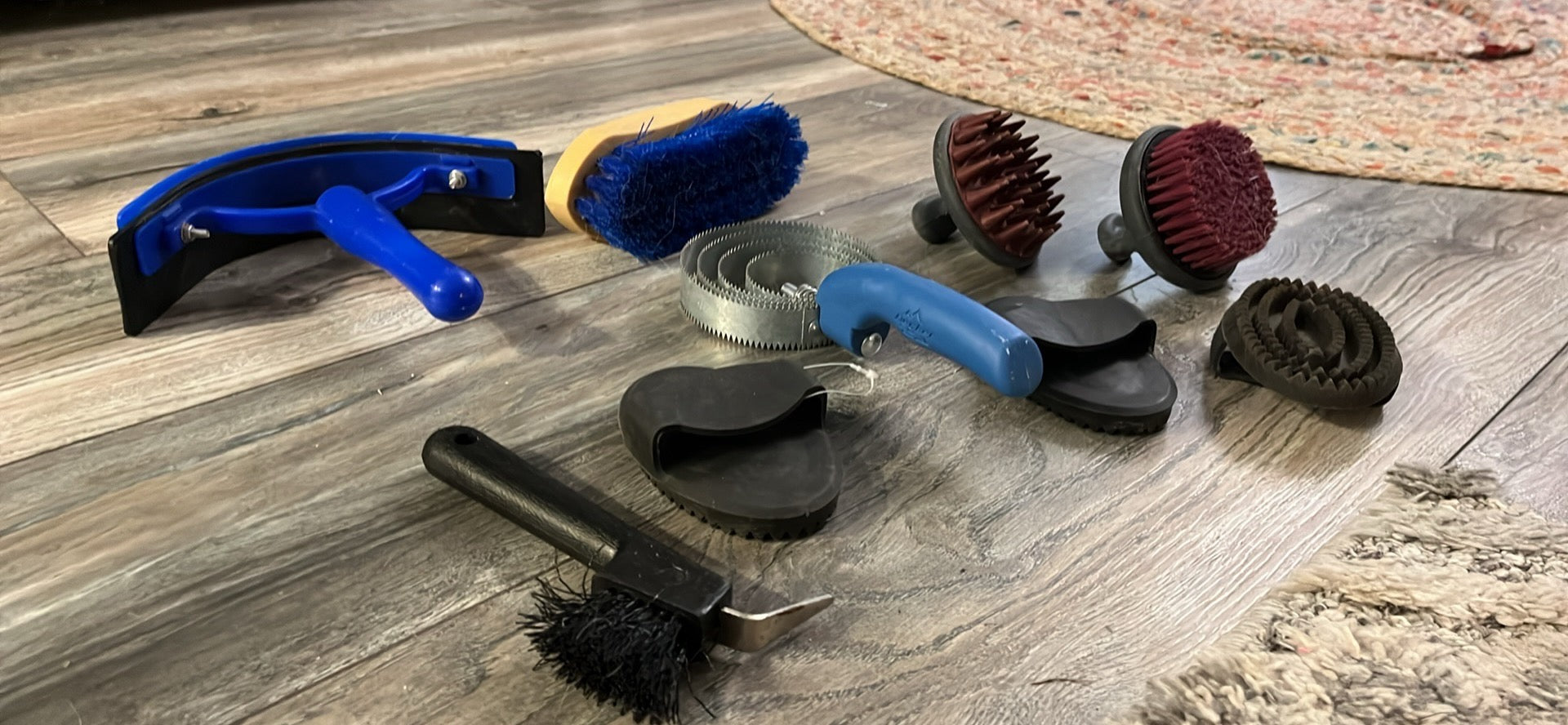 Horse grooming brushes