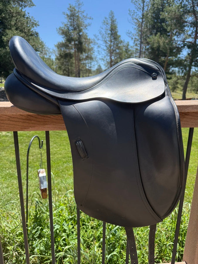 IDEAL SADDLE Ideal 17.5” MW Dressage Saddle (2)