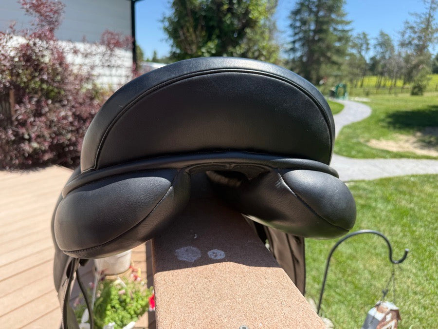 IDEAL SADDLE Ideal 17.5” MW Dressage Saddle (8)