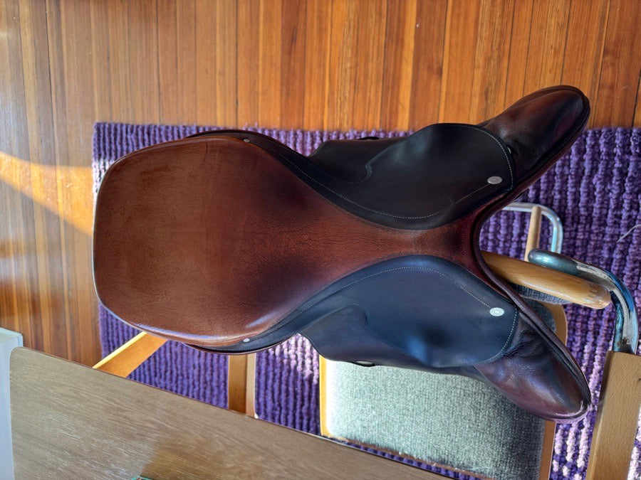 HERMES 17” Hermes Essentielle Jump Saddle (2)