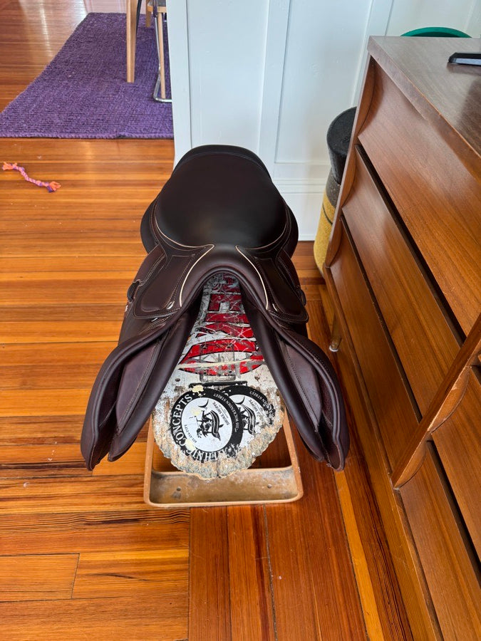 CWD 17.5” 2022 CWD SE32 Mademoiselle 2Gs Saddle - 3C Flaps - Full Buffalo - LIKE NEW (5)