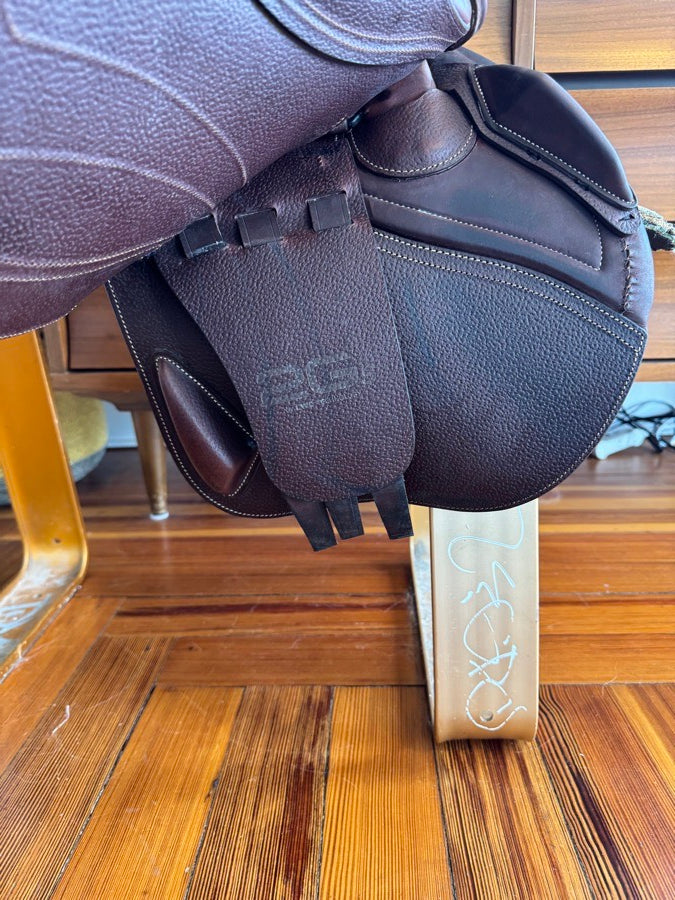 CWD 17.5” 2022 CWD SE32 Mademoiselle 2Gs Saddle - 3C Flaps - Full Buffalo - LIKE NEW (7)
