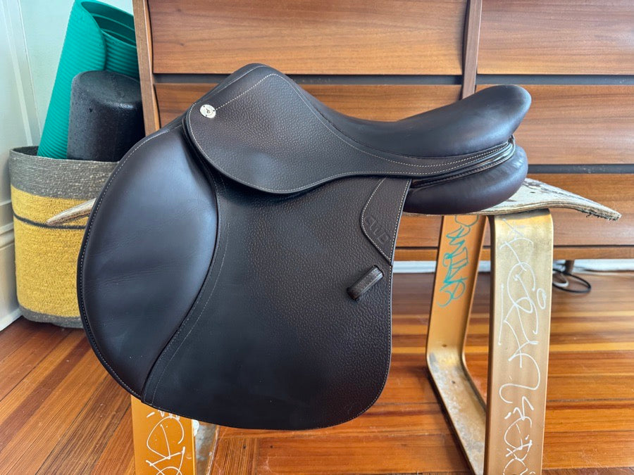 CWD 16.5” 2019 CWD SE03 Jump Saddle - Grain/Buffalo - 1L Flaps - Excellent!