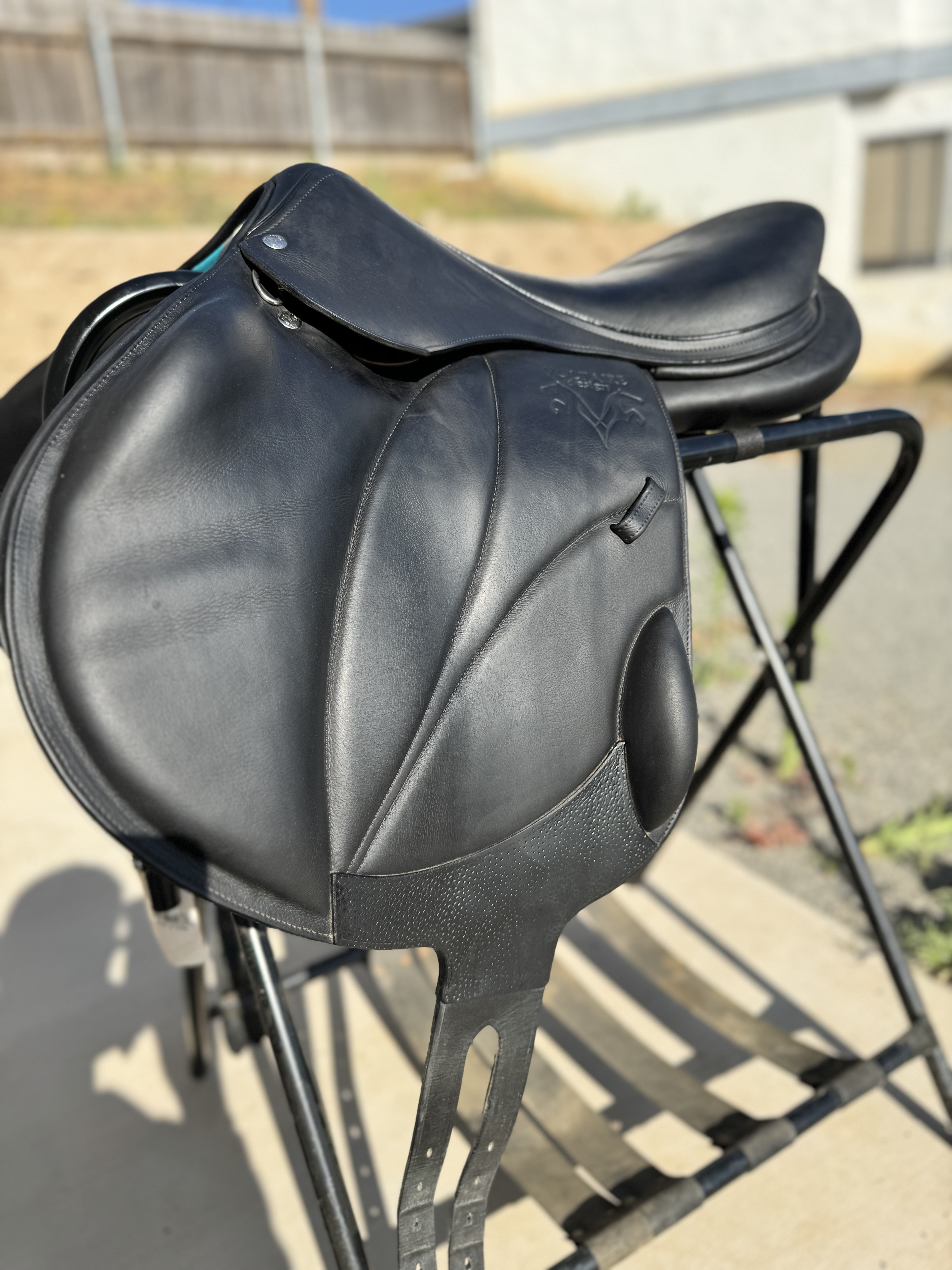 Pre-loved Voltaire Design Lexington 3AA in Blk buffalo, Monoflap, 18.5 seat, medium