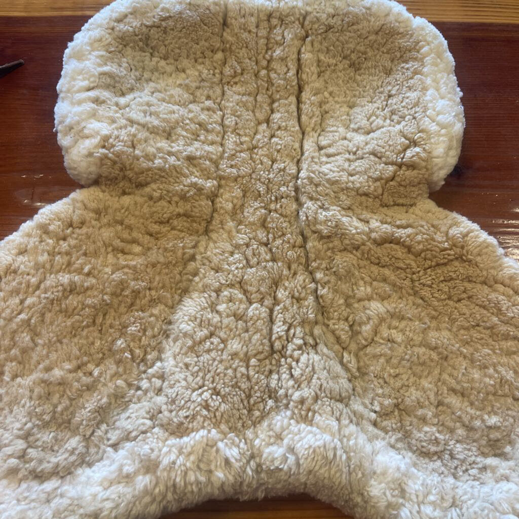 Sheepskin half pad, black piping