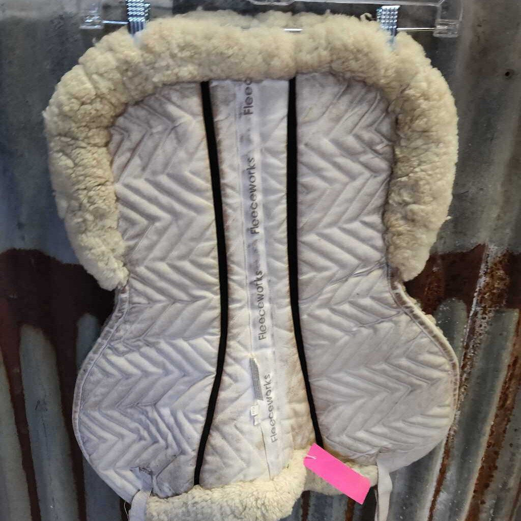 Sheepskin half pad, black piping