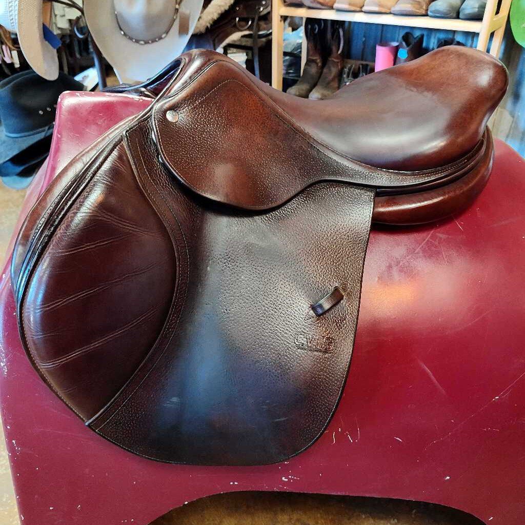 Close contact Jumping saddle