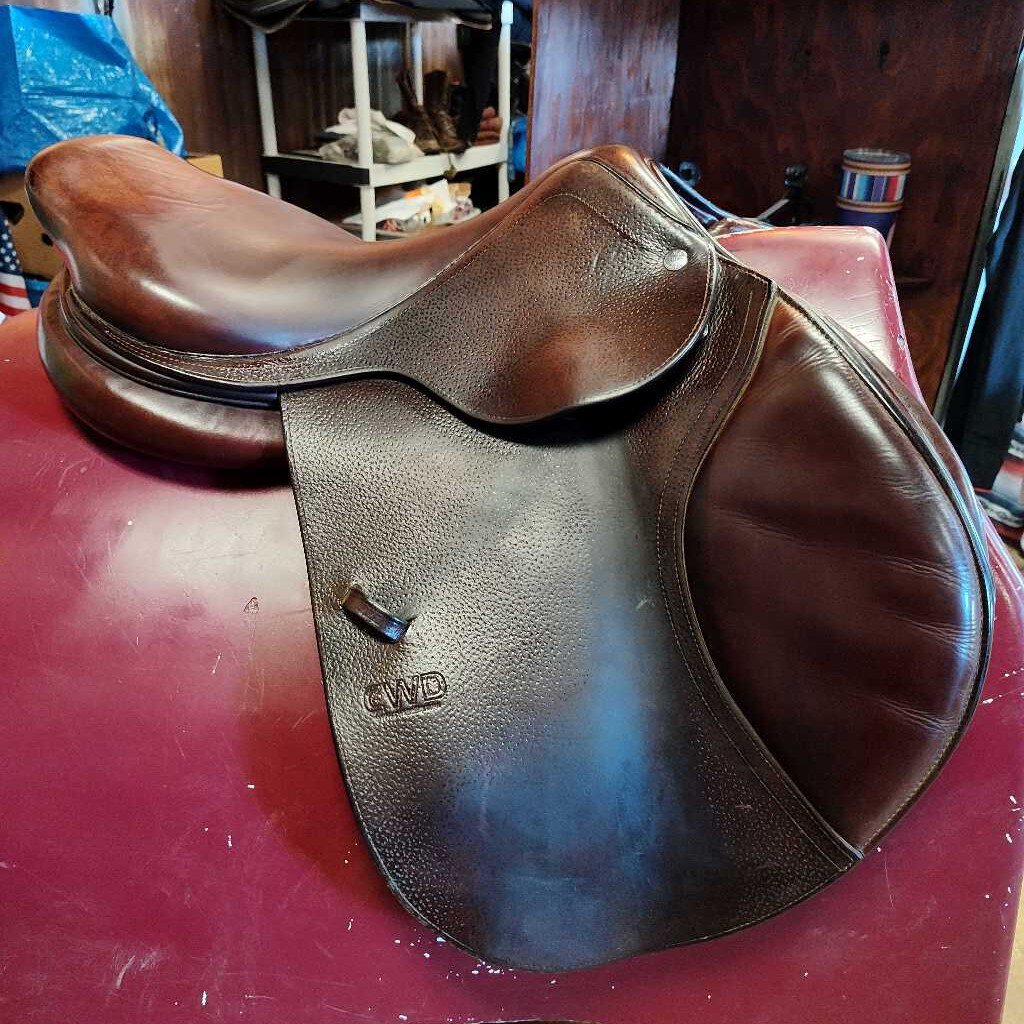 Close contact Jumping saddle