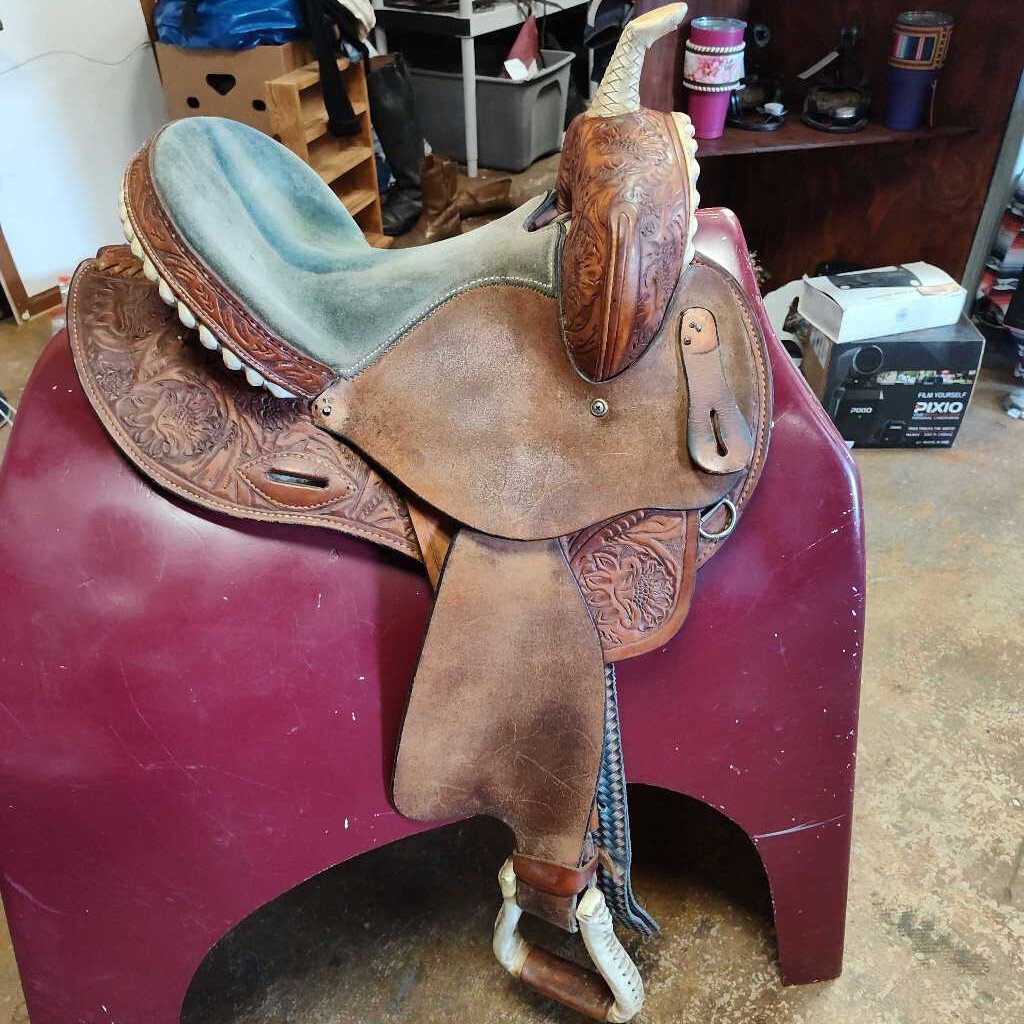 Youth barrel saddle