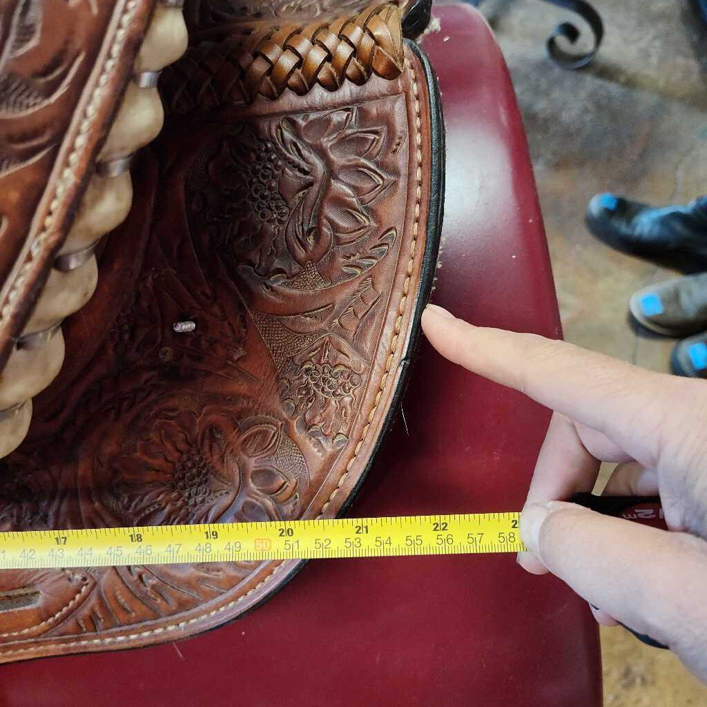 Youth barrel saddle