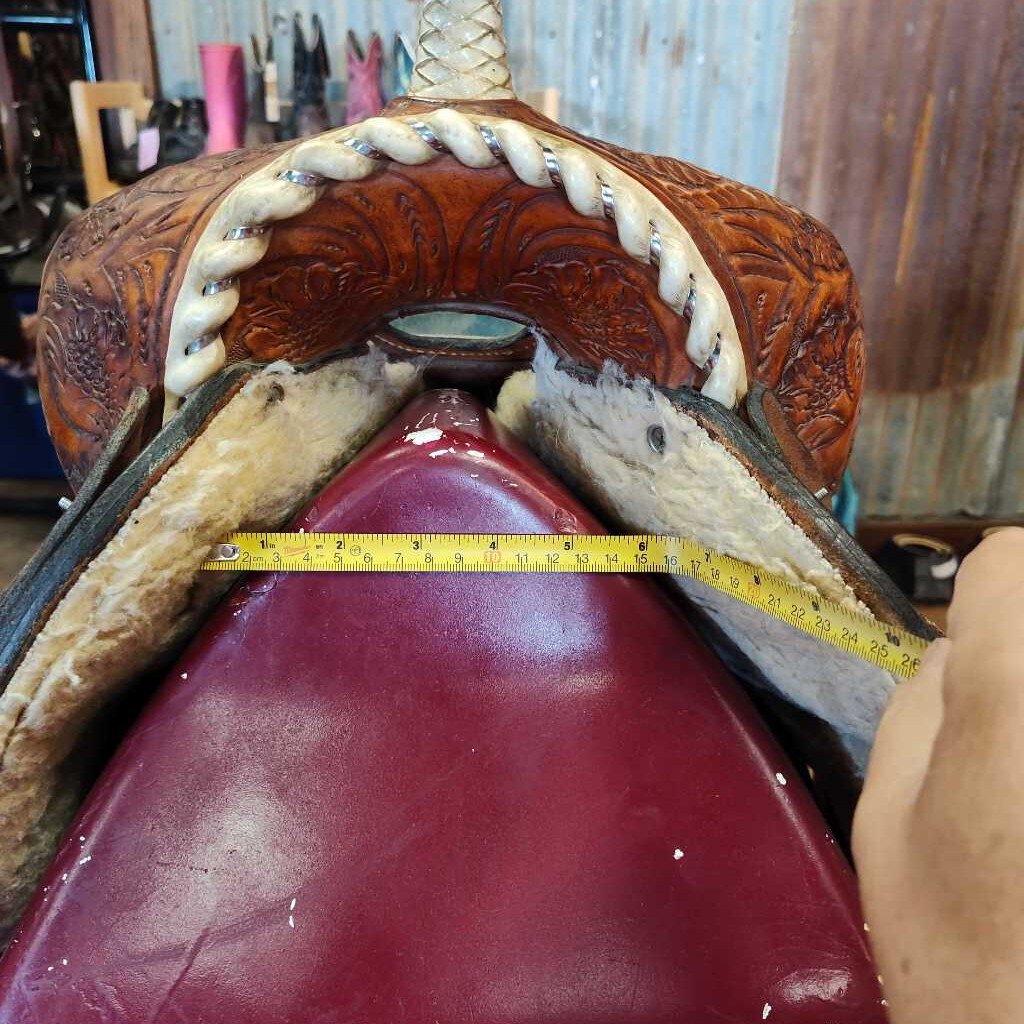 Youth barrel saddle