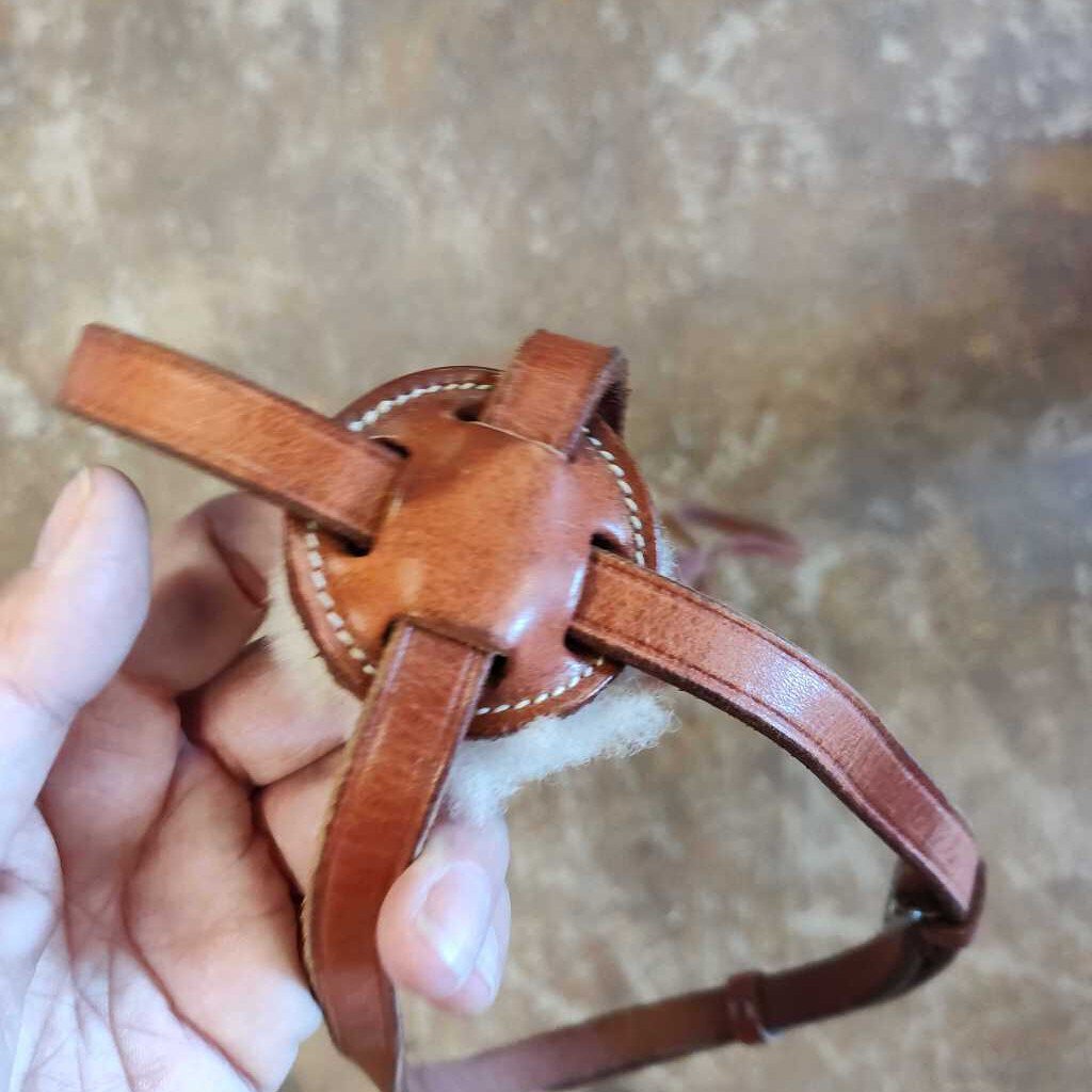 Figure 8 noseband