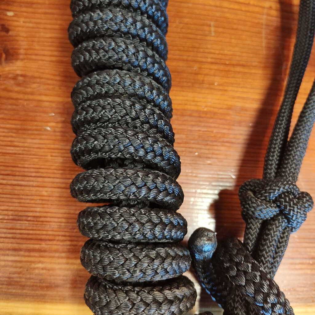 Rope halter with lead