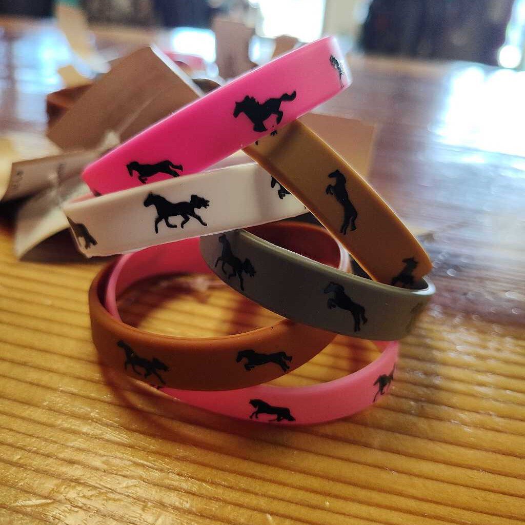 Rubber bracelet w/ horses