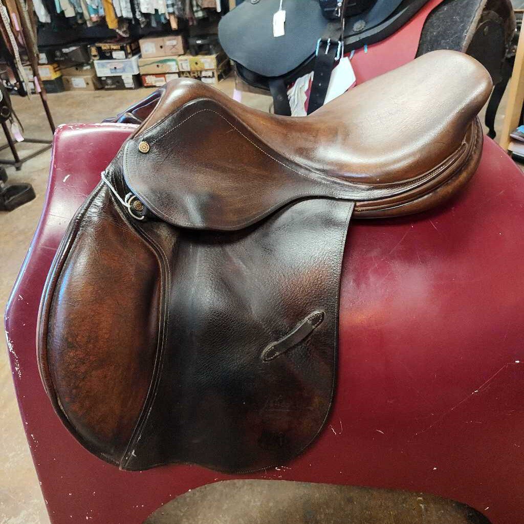 Hunter/ jumper saddle