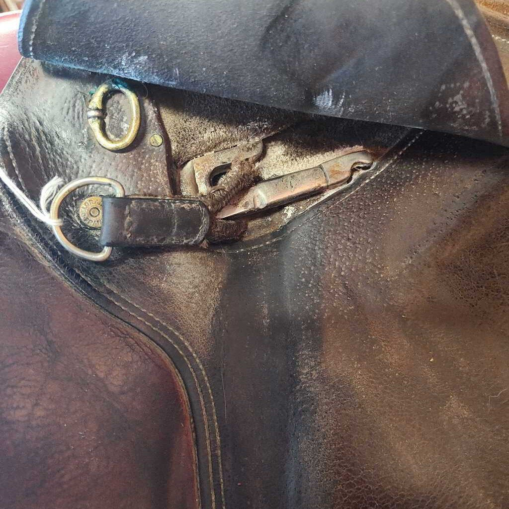 Hunter/ jumper saddle