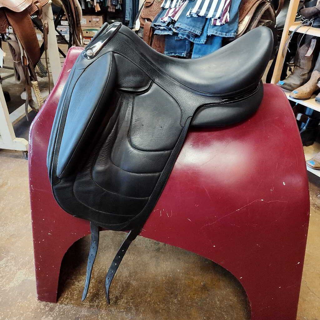 Monoflap Dressage saddle