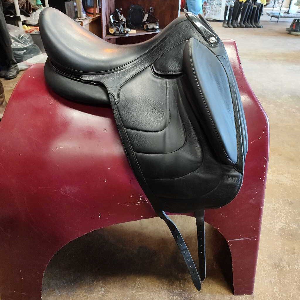 Monoflap Dressage saddle