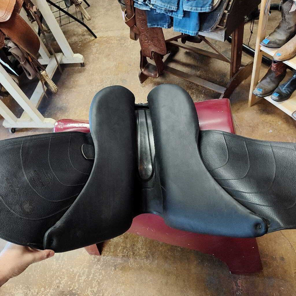 Monoflap Dressage saddle