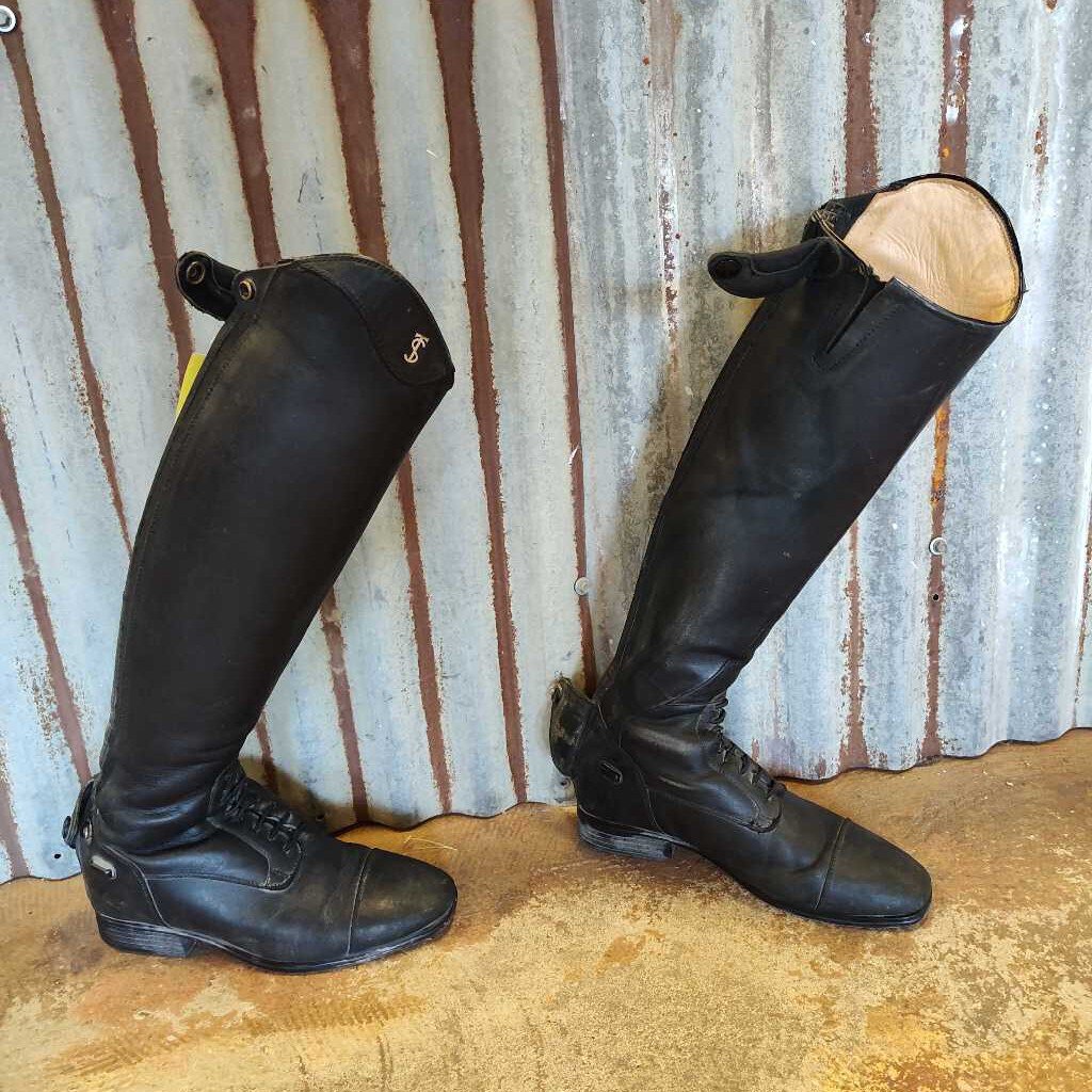 Field boots