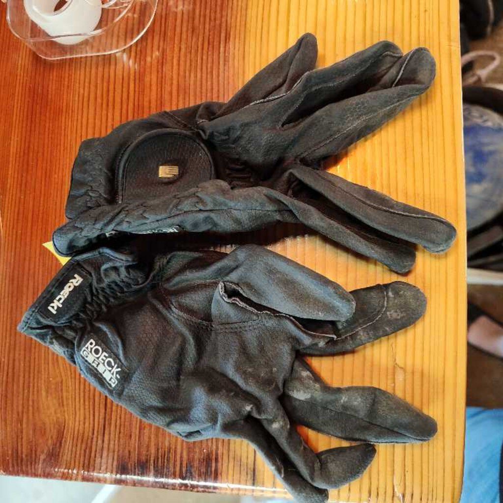 Leather gloves