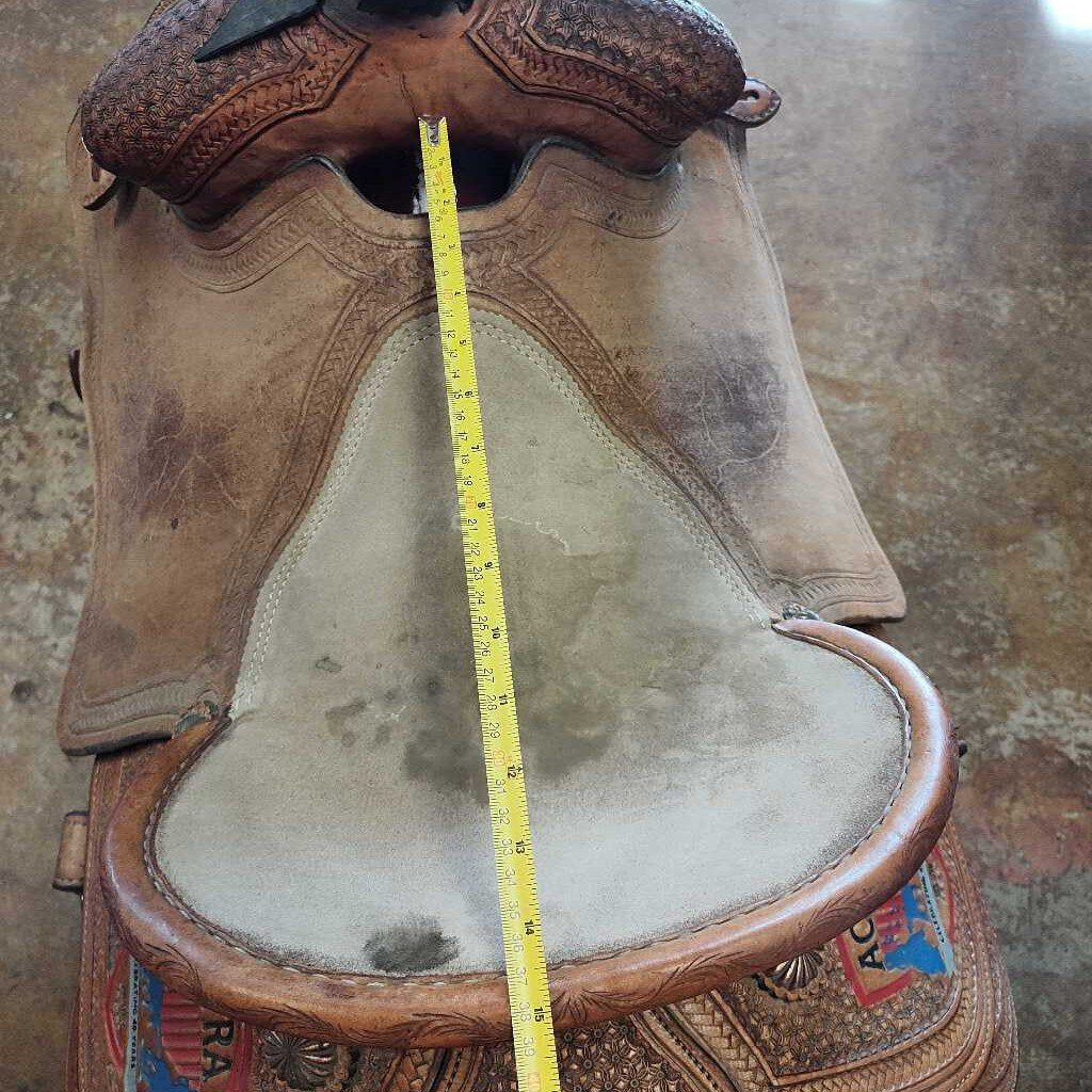 Trophy roping saddle