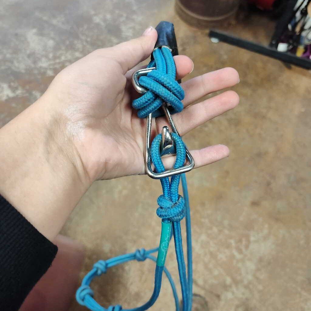 rope halter with notted nose