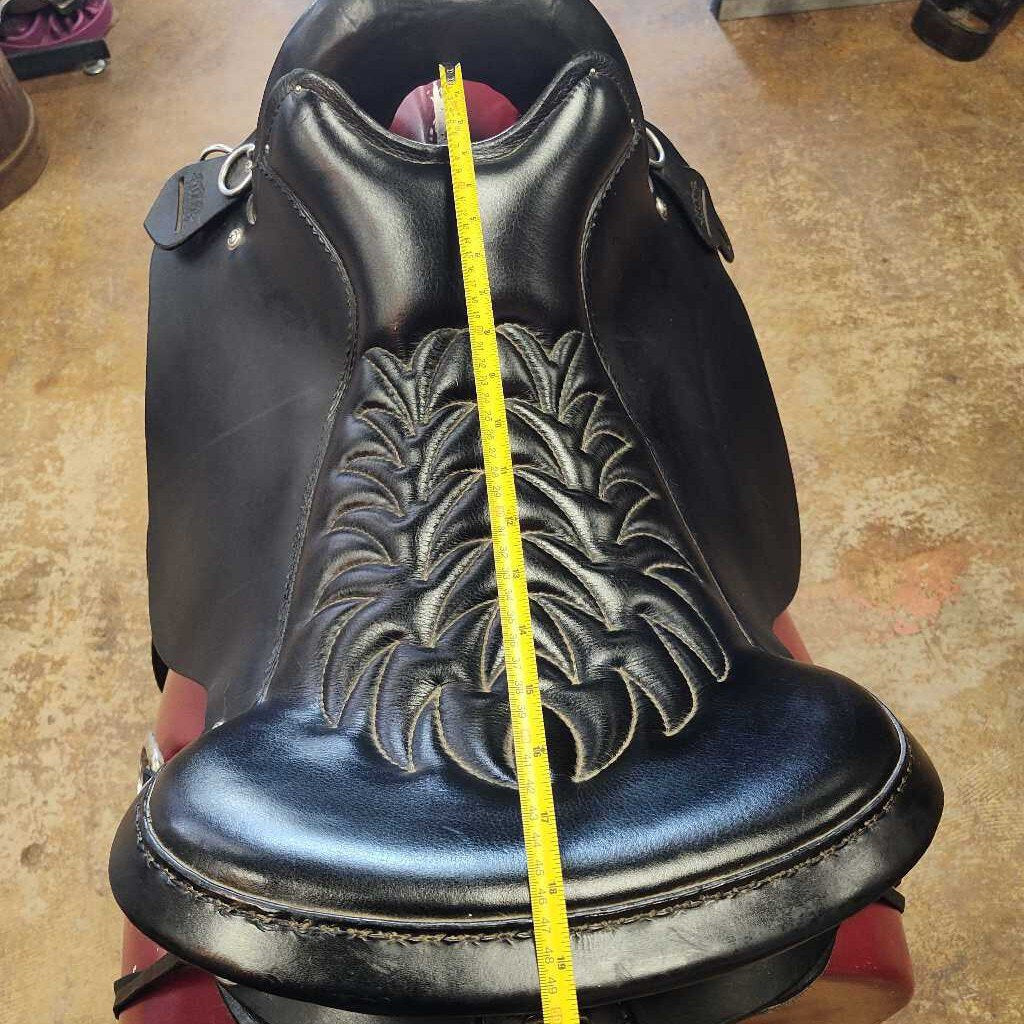 Beautiful endurance saddle