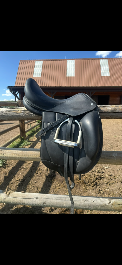 VOLTAIRE Dressage saddle