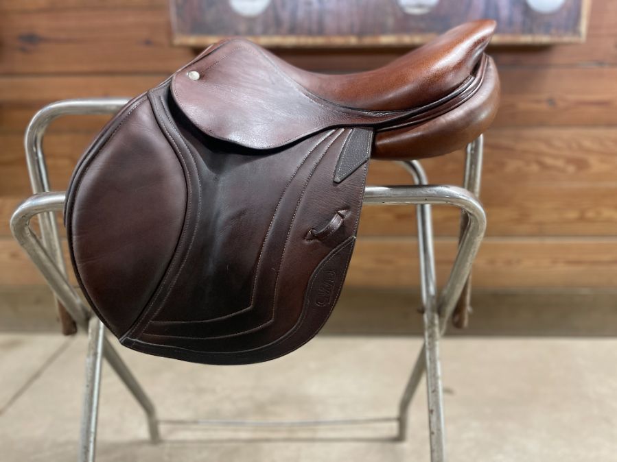 CWD Jump saddle for sale with cover