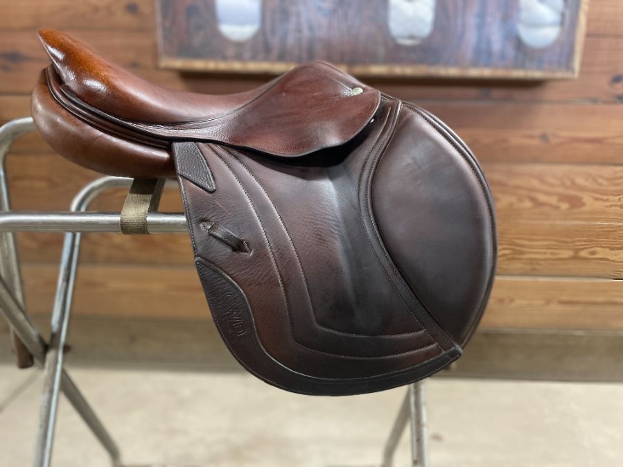 CWD Jump saddle for sale with cover