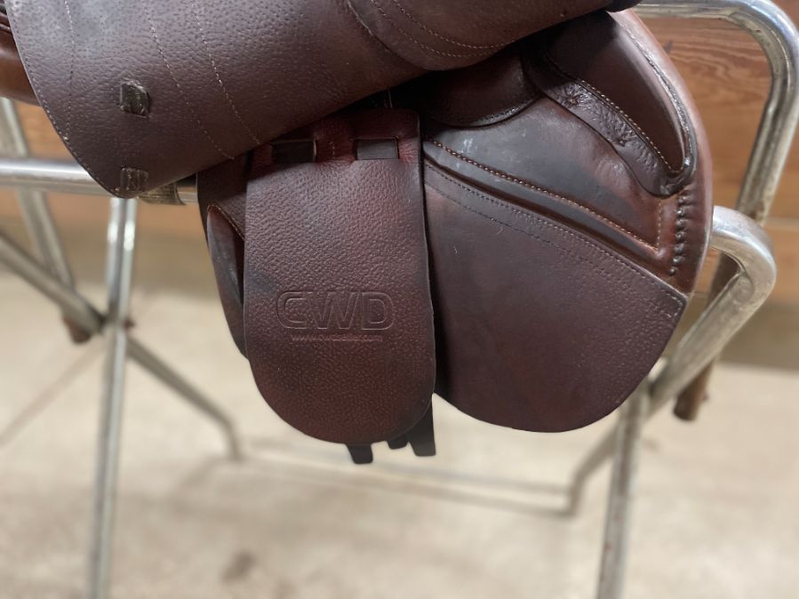 CWD Jump saddle for sale with cover
