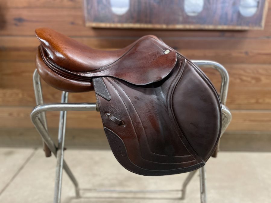 CWD Jump saddle for sale with cover