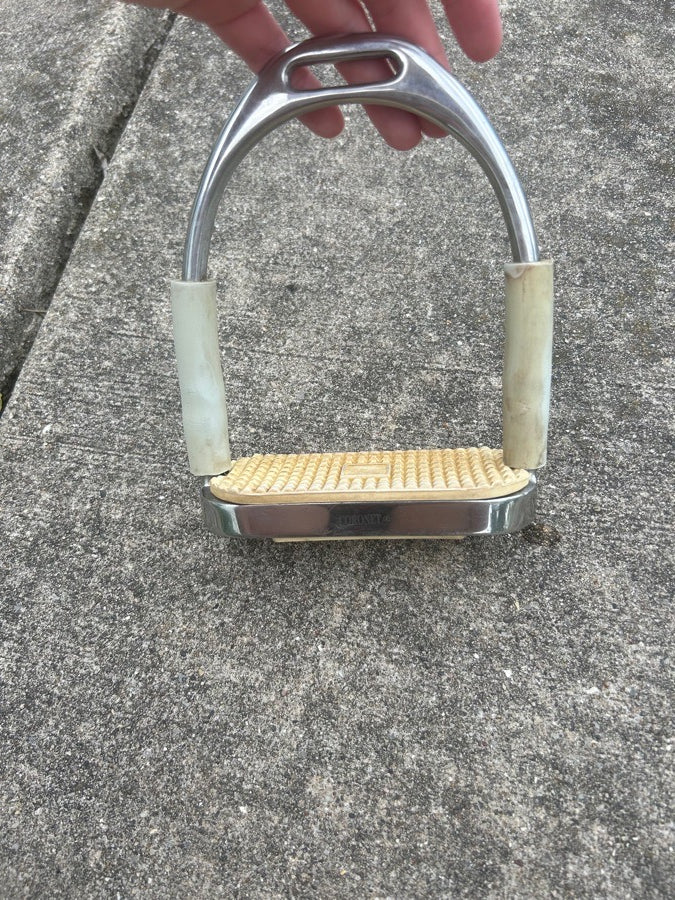 Coronet double jointed stirrups