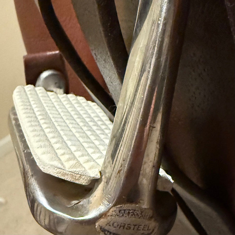 HDR - HENRI DE RIVEL 17" HDR Advantage Saddle - Rare, Higher-Quality Model w/ Leathers, Irons, & Pad (8)