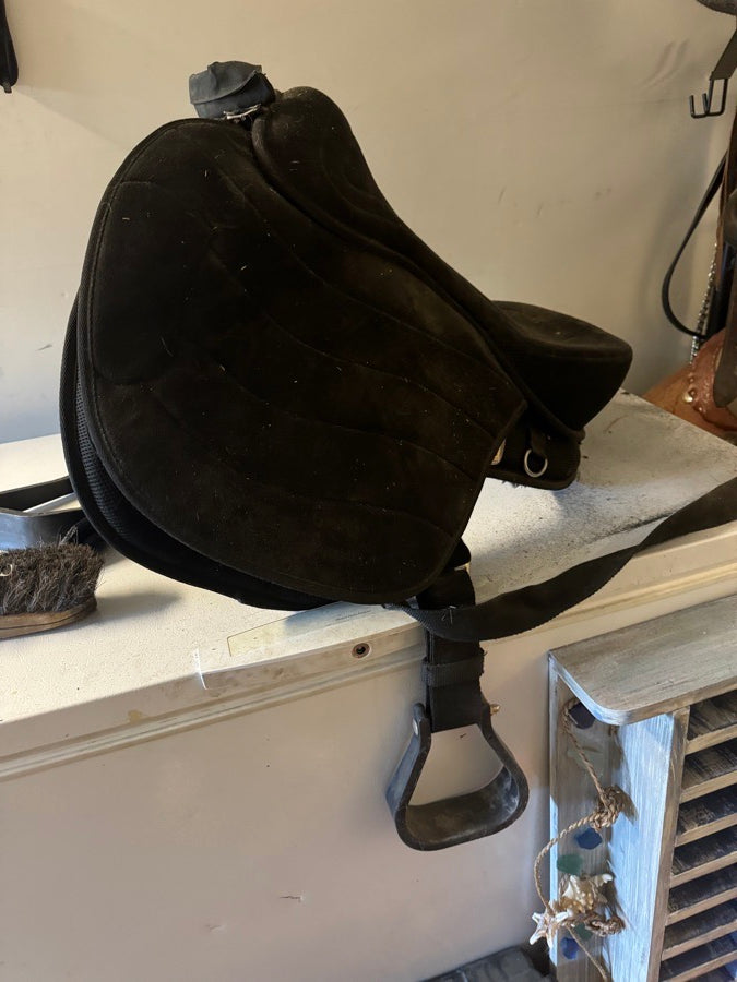 CASHEL Cashel treeless adustable saddle