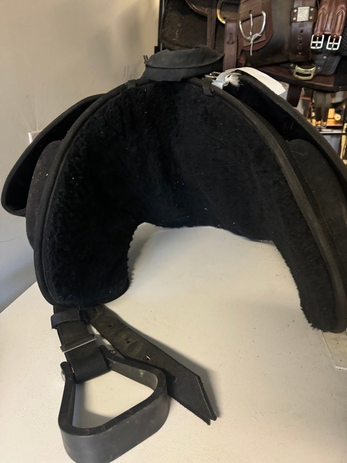 CASHEL Cashel treeless adustable saddle (2)