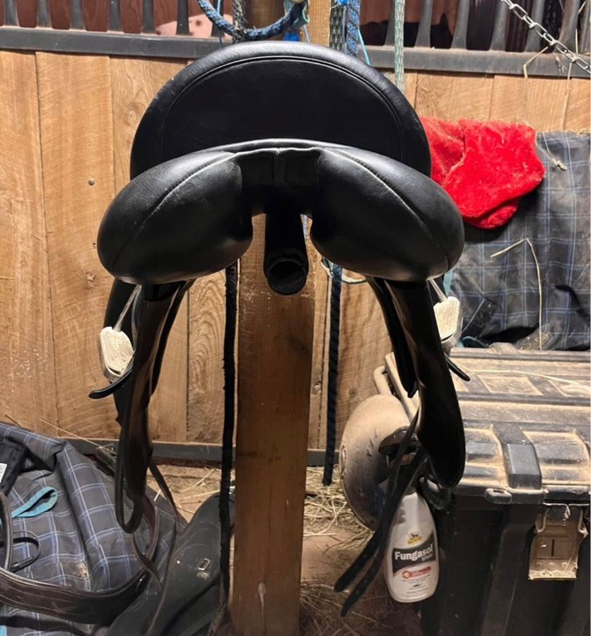 17” Steffen Pfeffer Advantage Monoflap dressage saddle